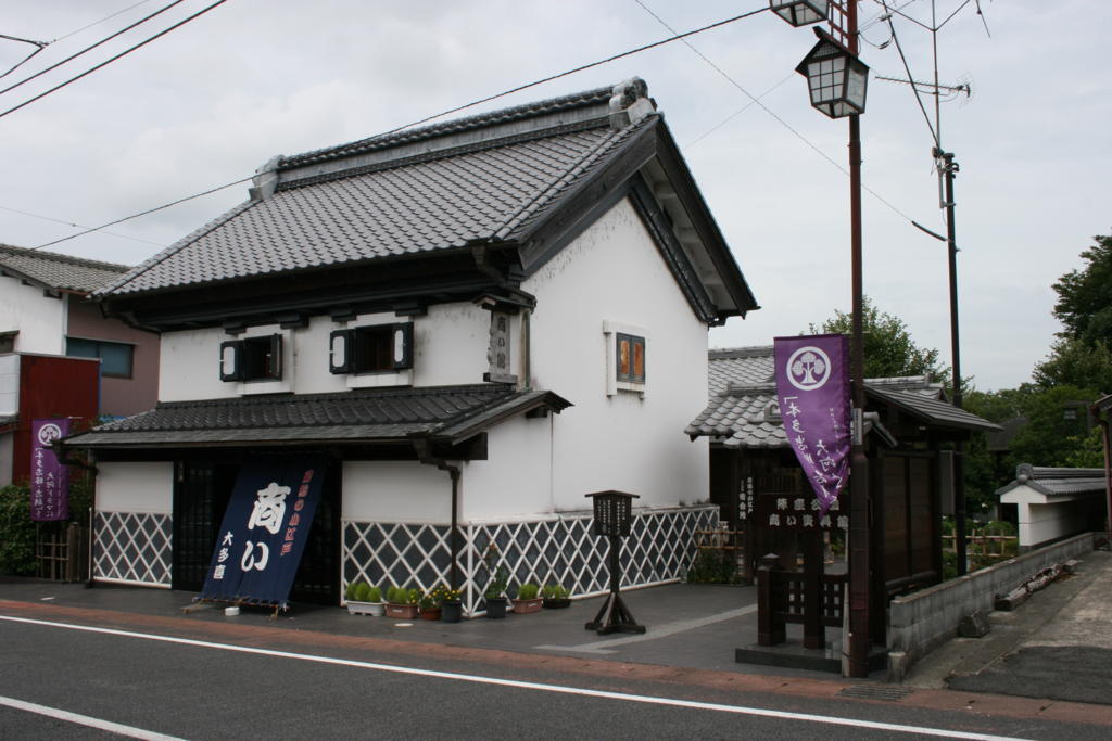 土蔵造りの建物を改修した「商い資料館」