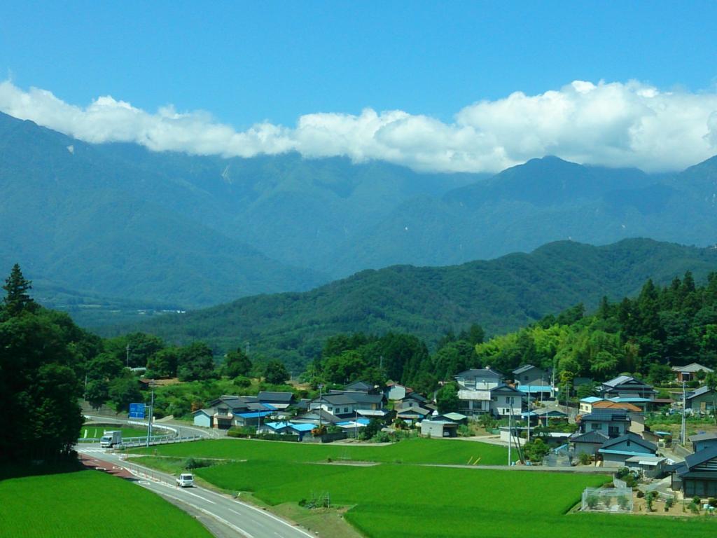 中央東線の見どころの一つ、南アルプスの山々