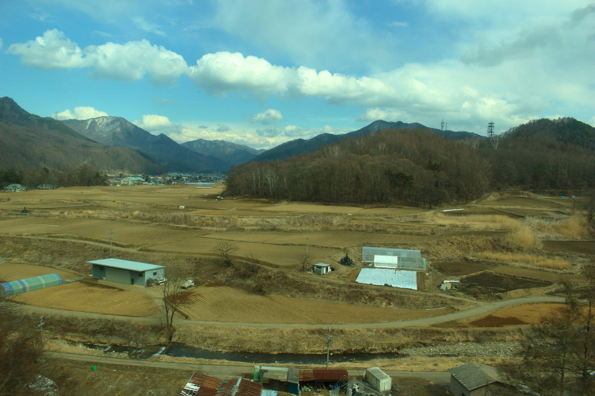 眼下に千曲川の流れが見えてきます