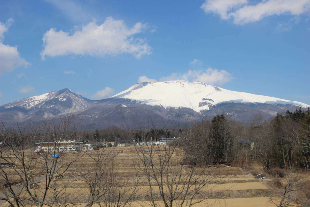 浅間山を望む旧信越本線区間（しなの鉄道）