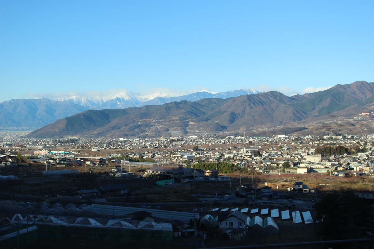 勝沼付近からは甲府盆地を一望！