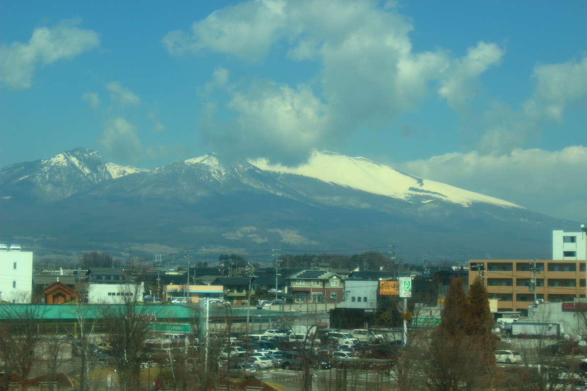 佐久平駅から眺める浅間山（2019年3月）