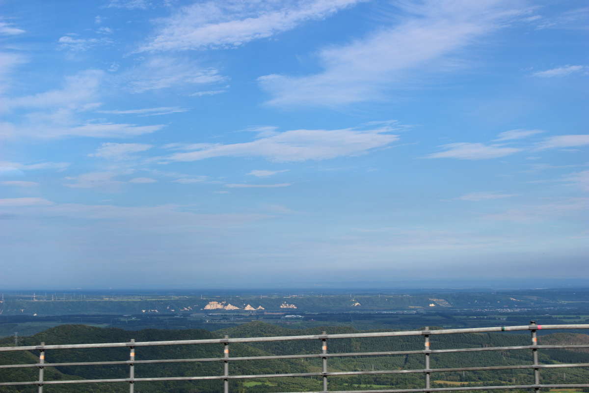 狩勝峠から一瞬見える「日本三大車窓」の絶景！