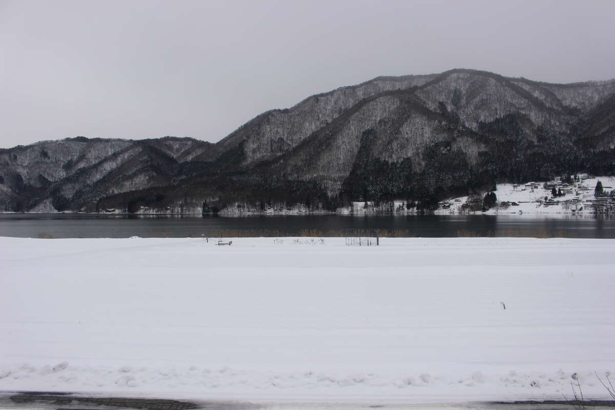 静寂に包まれた冬の仁科三湖