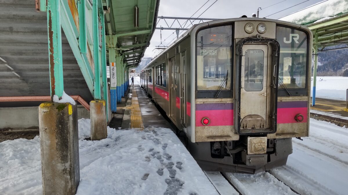 青春18きっぷの旅では大雪などで運休や遅れが発生する場合も…