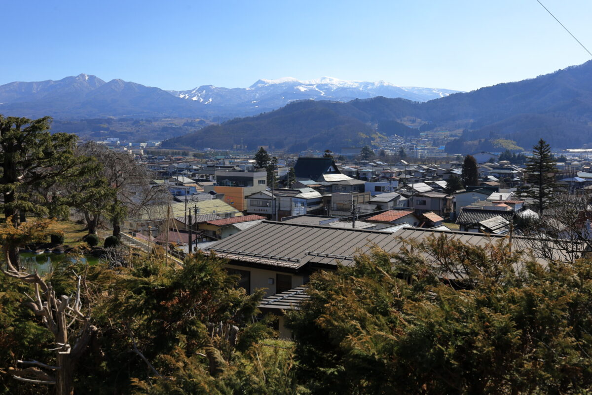 上山城付近から眺める蔵王山