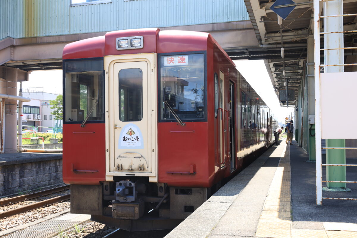 飯山線の観光列車「おいこっと」