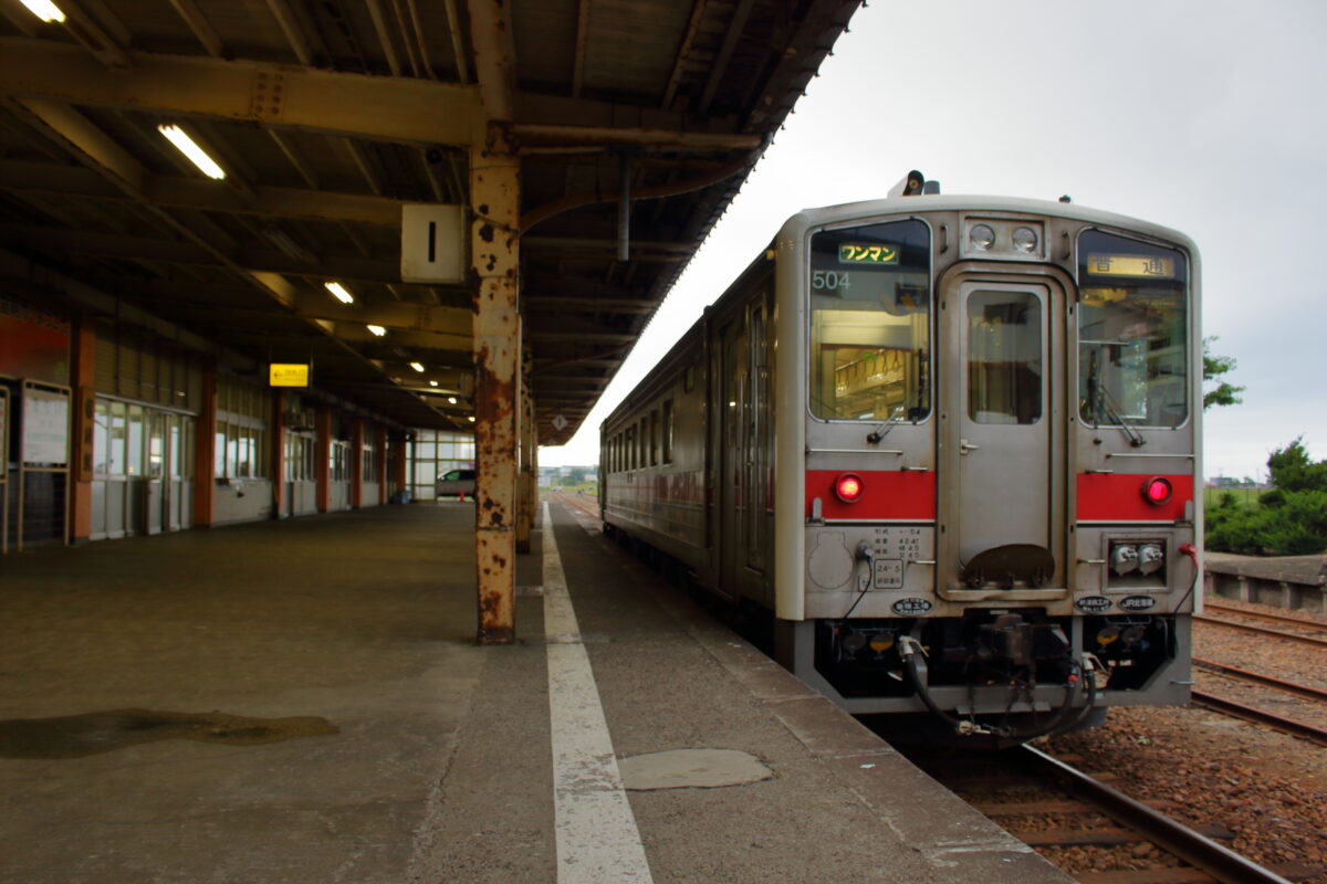 留萌駅に到着した留萌本線の普通列車