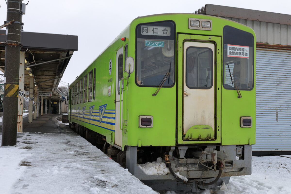 全線て運転再開したばかりの秋田内陸縦貫鉄道の列車